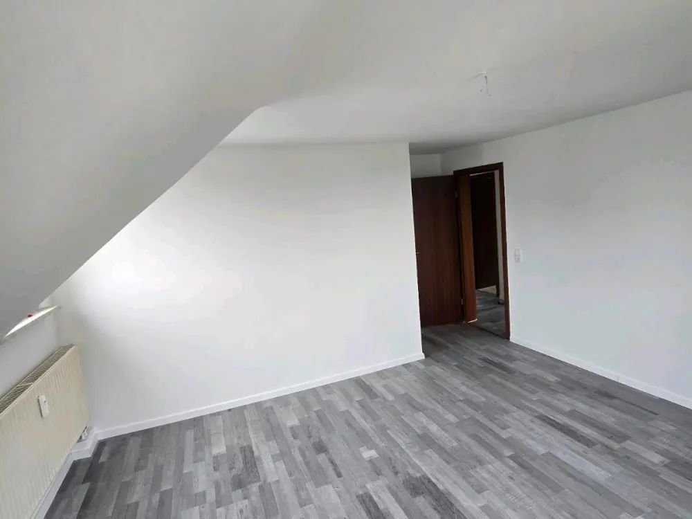 Renovierte 2 Zimmer- Dachgeschosswohnung in Obertshausen ab sofort zu vermieten