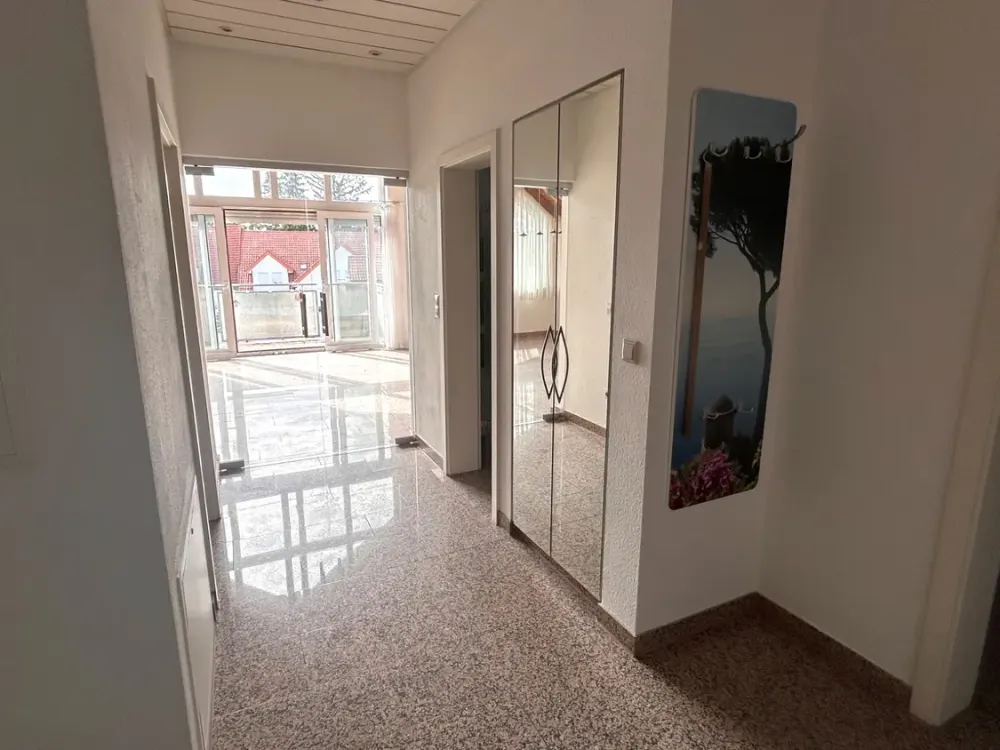 Außergewöhnliche 3-Zimmer-Dachgeschosswohnung mit offenem Dachstuhl & Balkon