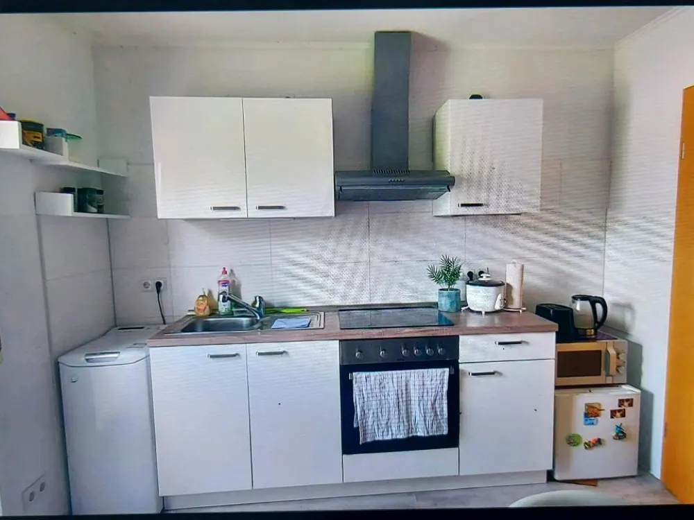 Helle Zweiraumwohnung im OG von EFH, mit gr. Bad & Wohnküche