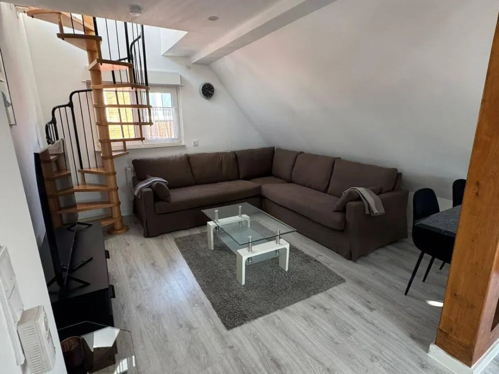 Möblierte Maisonette mit Balkon in gehobener Lage