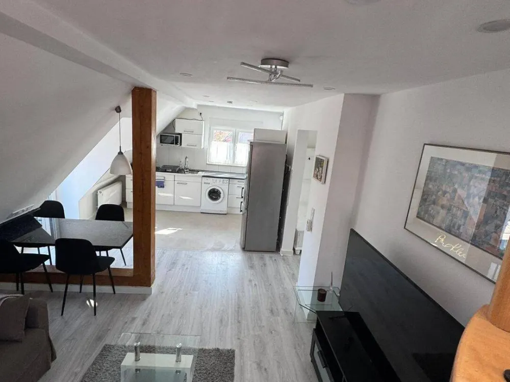 Möblierte Maisonette mit Balkon in gehobener Lage