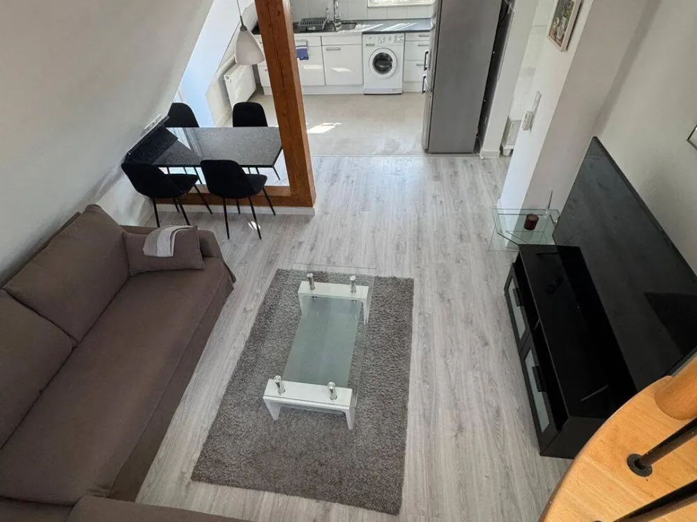 Möblierte Maisonette mit Balkon in gehobener Lage