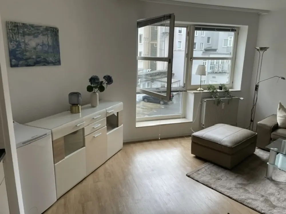 Voll möbliertes 1-Zimmer-Apartment in Hannovers Südstadt, sofort bezugsfertig, frisch saniert.
