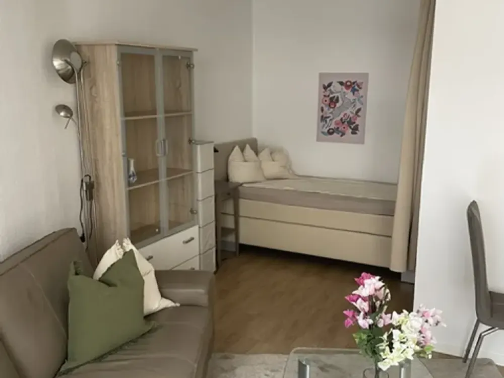 Voll möbliertes 1-Zimmer-Apartment in Hannovers Südstadt, sofort bezugsfertig, frisch saniert.