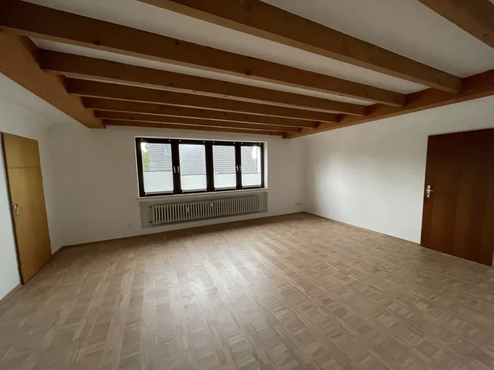 gemütliche 2 Zimmer Dachgeschosswohnung mit kleiner Aussenterrasse