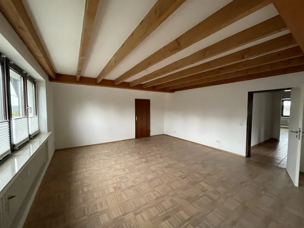 gemütliche 2 Zimmer Dachgeschosswohnung mit kleiner Aussenterrasse