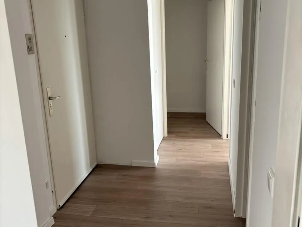 Renovierte 2-Zimmer Wohnung mit EBK, Balkon und Weitblick