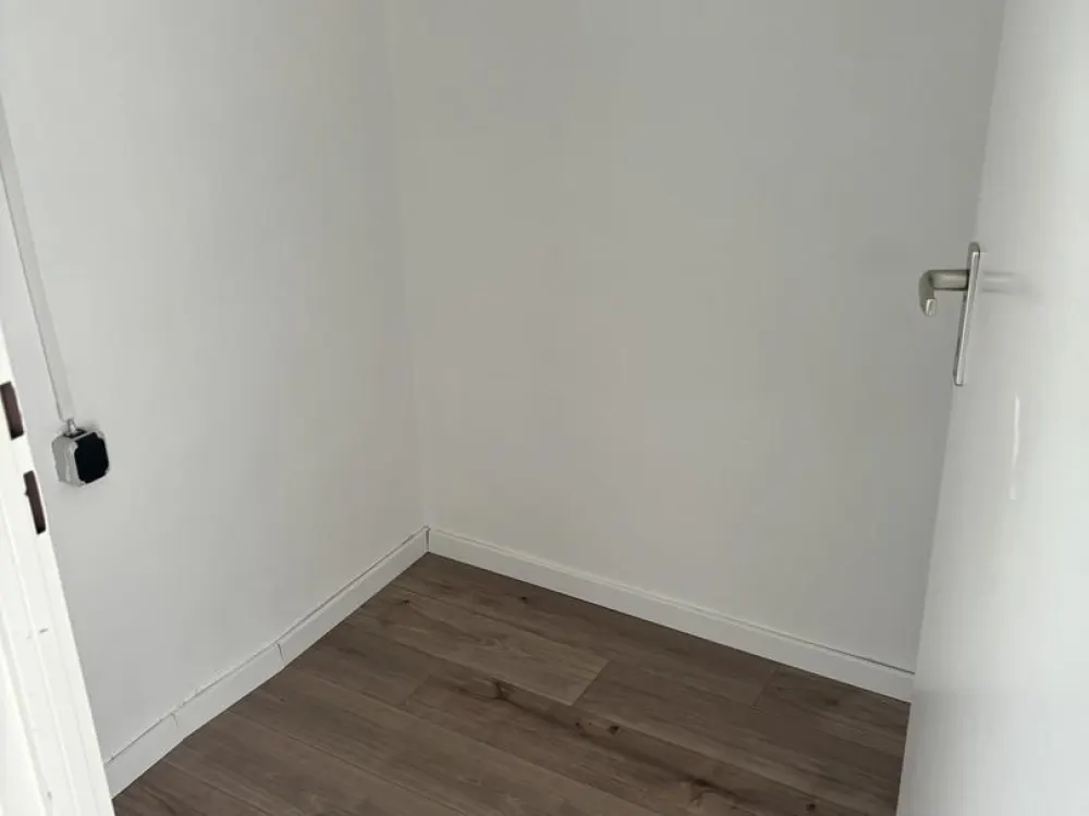 Renovierte 2-Zimmer Wohnung mit EBK, Balkon und Weitblick