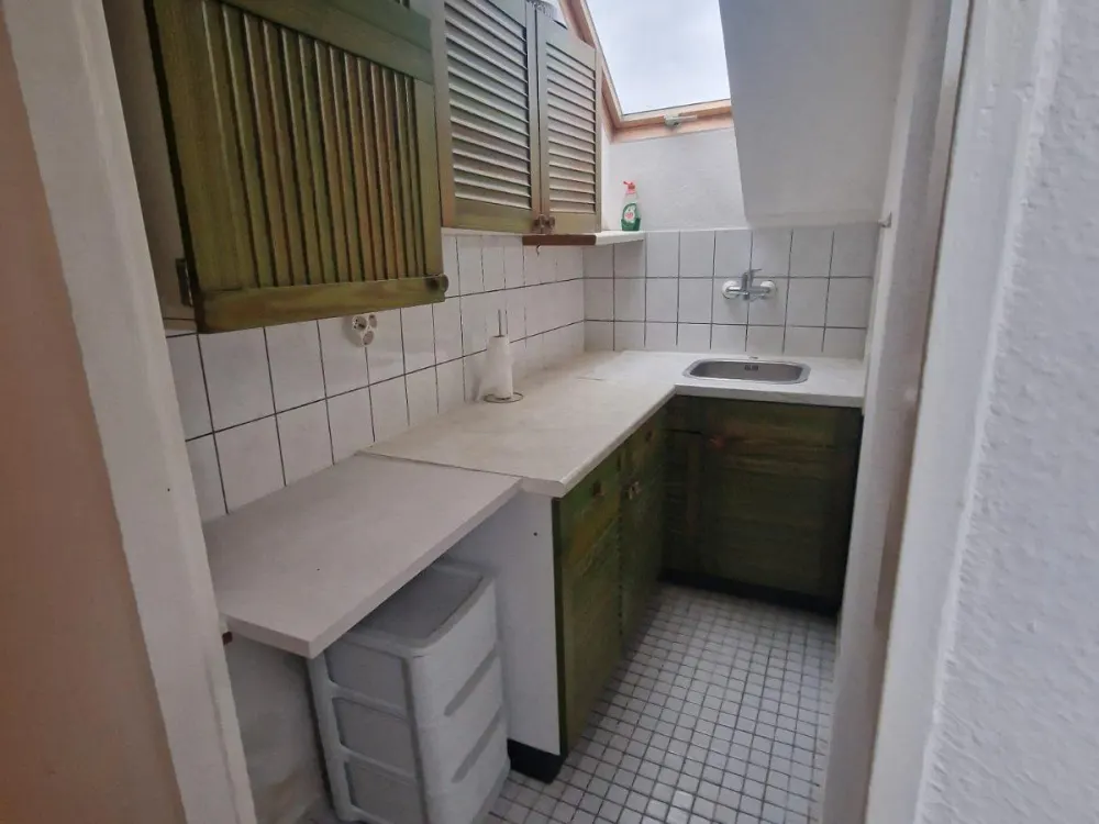 Kleine 2 Zimmer Dachgeschoßwohnung Möbliert S-Bahn