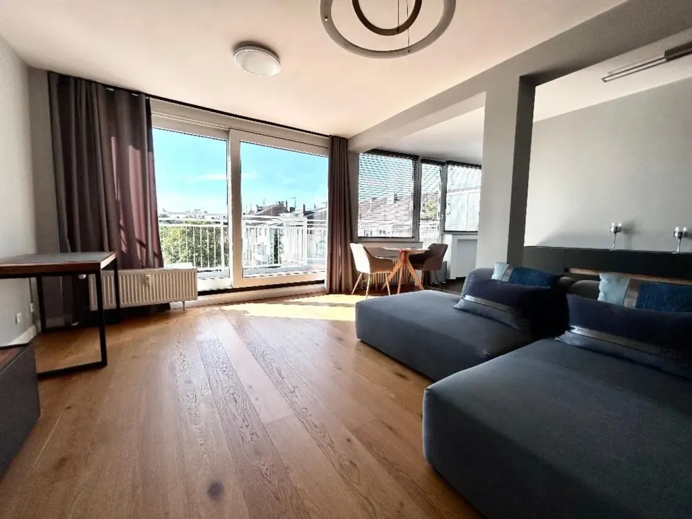 Möbliertes Penthouse mit großer Südwest-Terrasse und Stellplatz in Düsseldorf-Flingern Nord