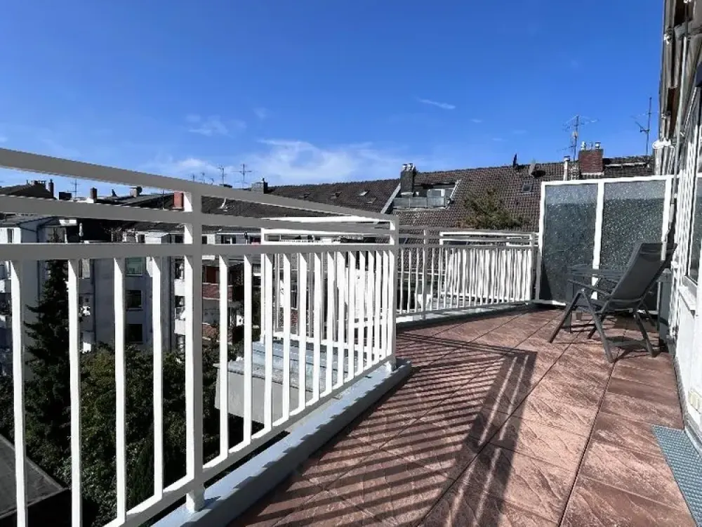 Möbliertes Penthouse mit großer Südwest-Terrasse und Stellplatz in Düsseldorf-Flingern Nord