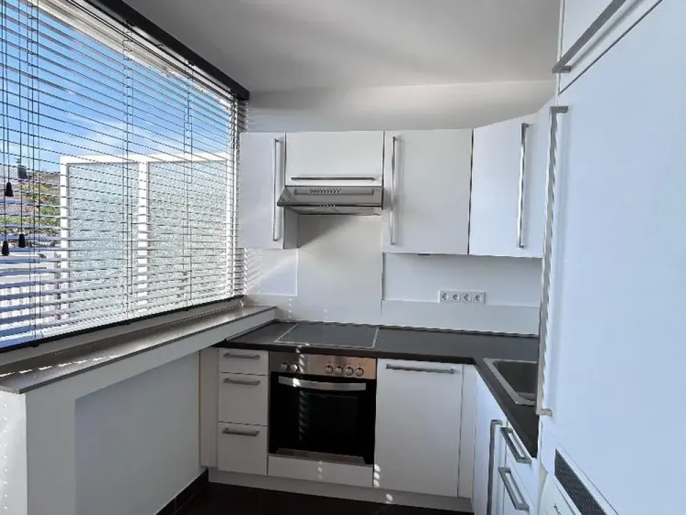 Möbliertes Penthouse mit großer Südwest-Terrasse und Stellplatz in Düsseldorf-Flingern Nord