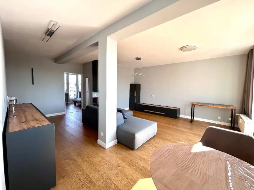 Möbliertes Penthouse mit großer Südwest-Terrasse und Stellplatz in Düsseldorf-Flingern Nord