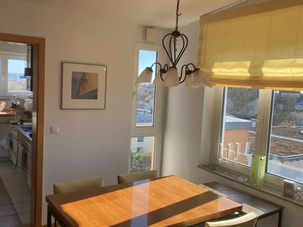 Moderne, gepflegte 4-Zimmer-Wohnnung mit Einbauküche, Balkon und TG-Stellplatz in Ludwigsburg