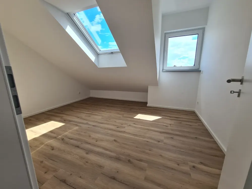 Neubau Erstbezug Helle 2-Zimmer Dachgeschoss mit Balkon Mörfelden