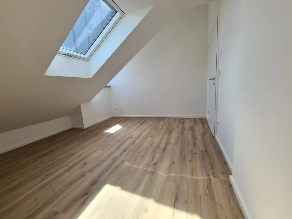 Neubau Erstbezug Helle 2-Zimmer Dachgeschoss mit Balkon Mörfelden