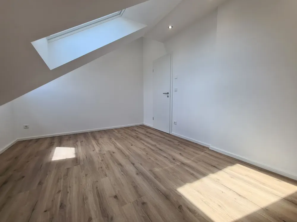 Neubau Erstbezug Helle 2-Zimmer Dachgeschoss mit Balkon Mörfelden
