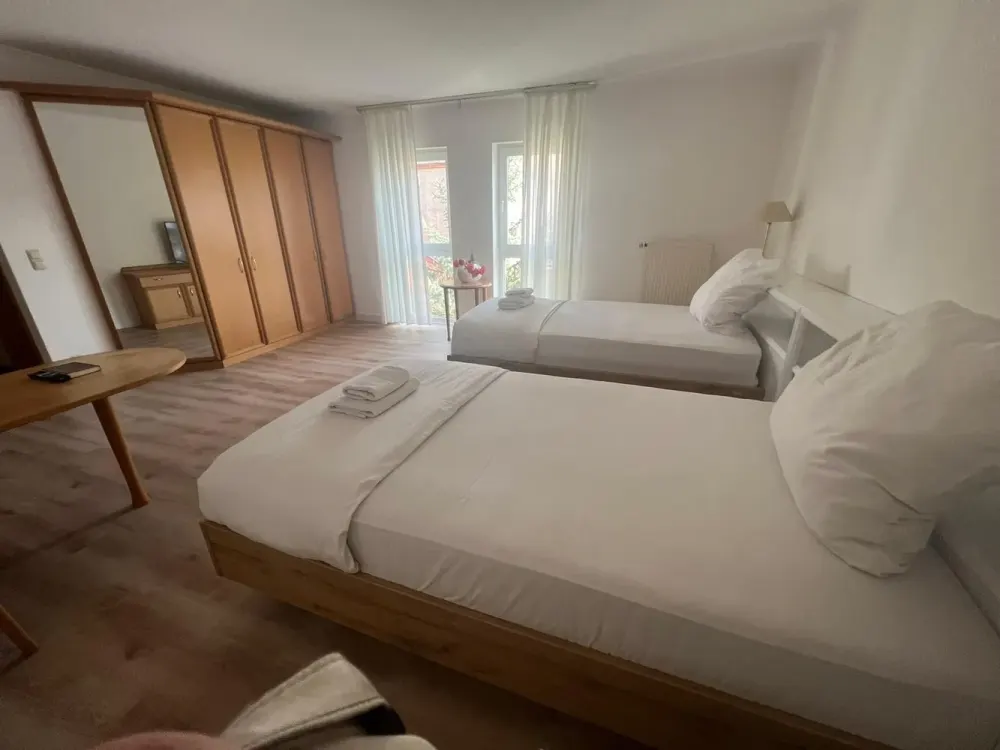 Furnished Apartment for 2 | All-Inclusive Rent incl. Electricity & Internet | U6 to Frankfurt
