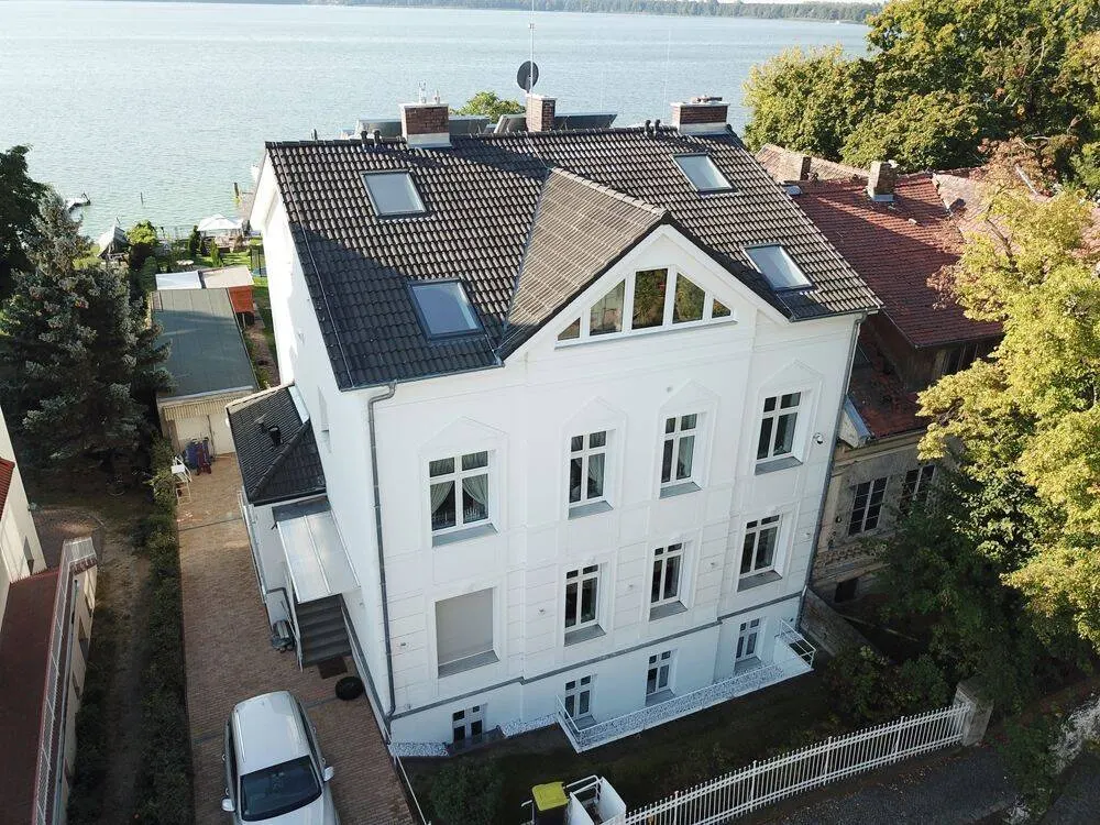 Exklusive Dachgeschosswohnung im Vierfamilienhaus direkt am Großen Müggelsee