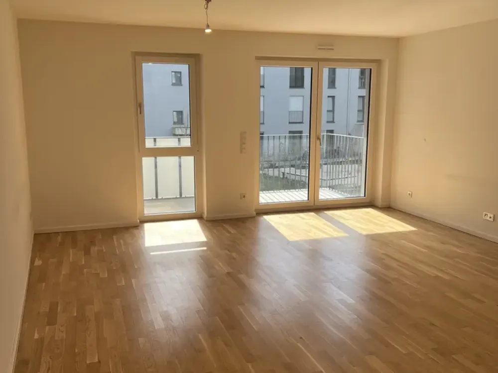 Neuwertige 5-Zimmer-Wohnung in zentraler Lage mit Balkon