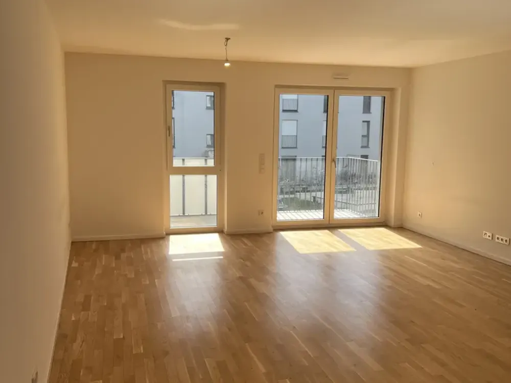 Neuwertige 5-Zimmer-Wohnung in zentraler Lage mit Balkon