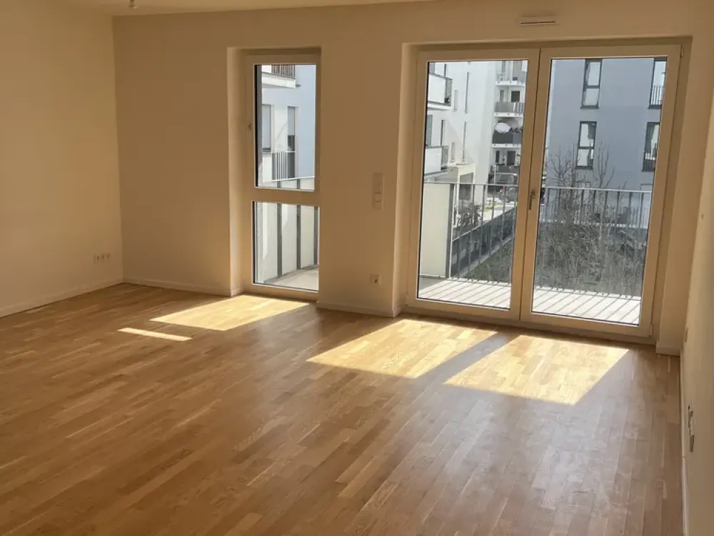 Neuwertige 5-Zimmer-Wohnung in zentraler Lage mit Balkon