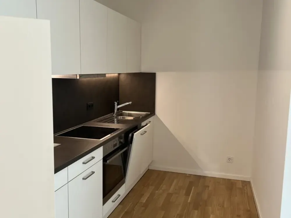 Neuwertige 5-Zimmer-Wohnung in zentraler Lage mit Balkon