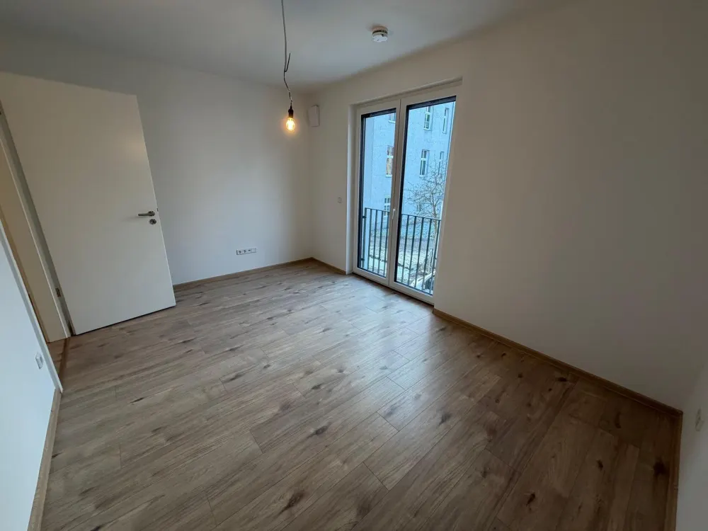 Erstbezug! 2-Zi.-Whg. mit separater Küche, Balkon, KfW-40-NH, 10 Min. zur S-Bahn! Top!