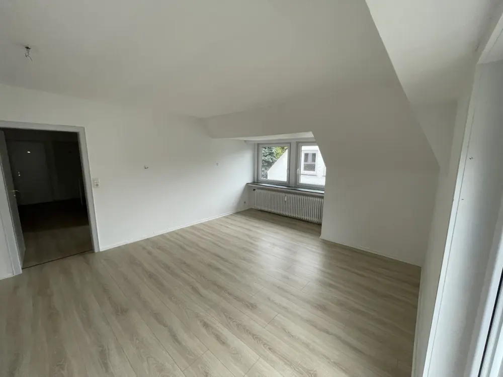 Großzügige 3,5-Zimmer-Dachgeschosswohnung mit Loggia und Garage in Bremen-Vegesack