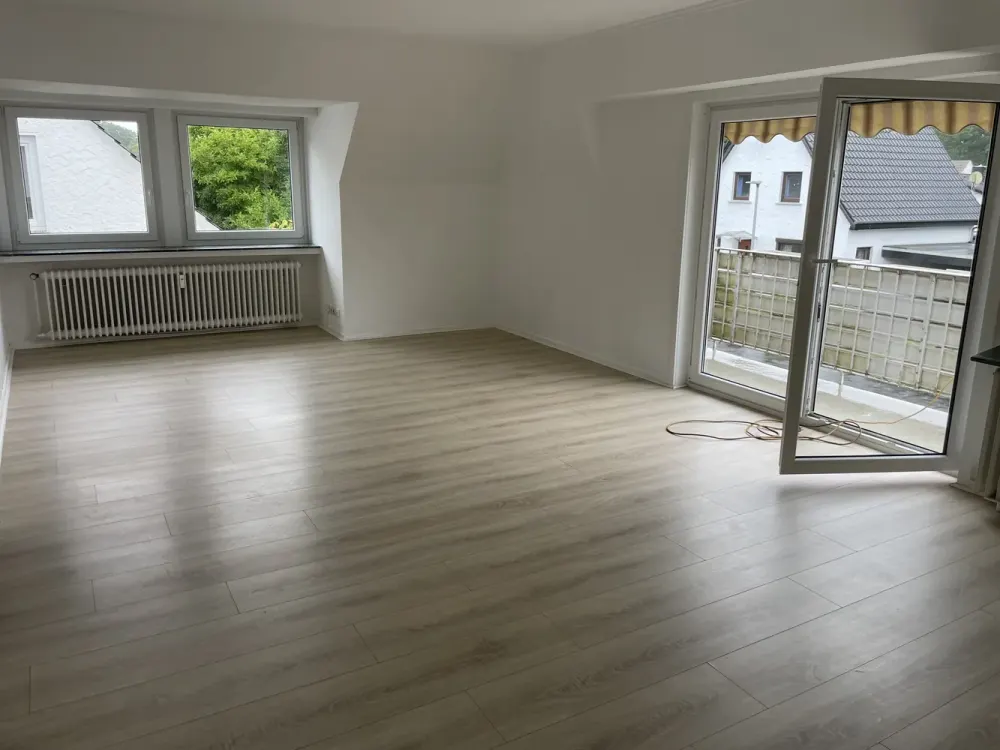 Großzügige 3,5-Zimmer-Dachgeschosswohnung mit Loggia und Garage in Bremen-Vegesack