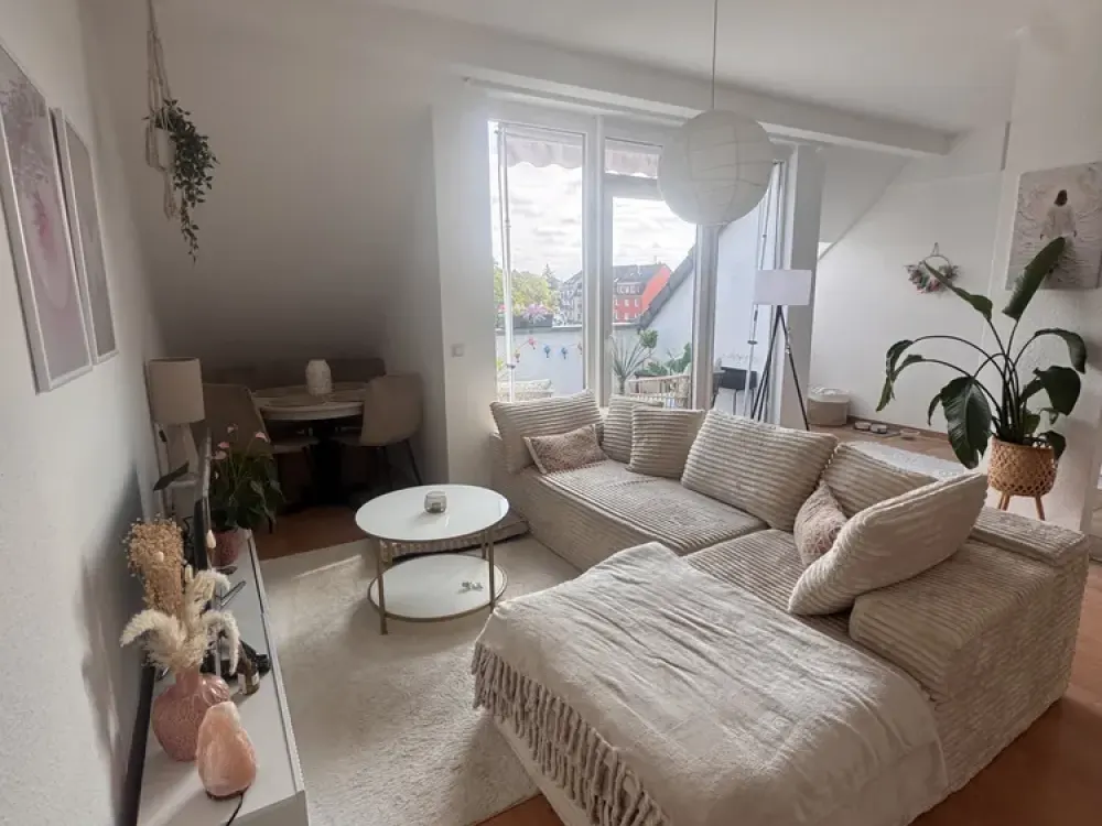 Suche Nachmieter für lichtdurchflutete möblierte 2-Zimmer-Wohnung in Köln-Dellbrück