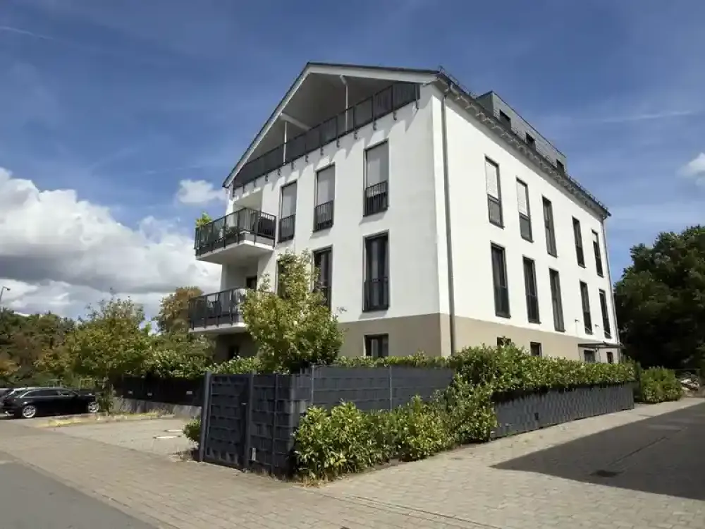 Moderne 2-Zi.-Wohnung mit Balkon, EBK, Aufzug & Stellplatz