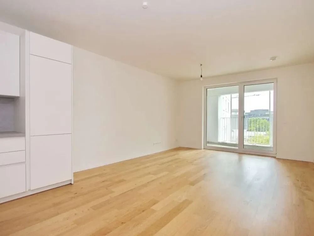 IPANEMA - bright 3 rooms with parquet, fitted kitchen and large loggia