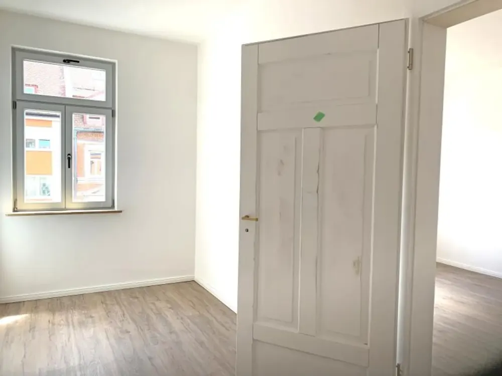 N-Steinbühl: Erstbezug! Schön & hell: 3-Zi-Whg., 1.OG (m.A.), Balkon, Einbauküche, Kühlung, Stpl.