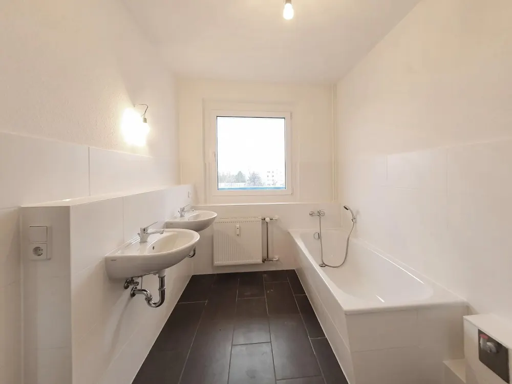 ** WOW ** - Großes Tageslichtbad und offene Küche! 3-Zimmer-Wohnung ab November!