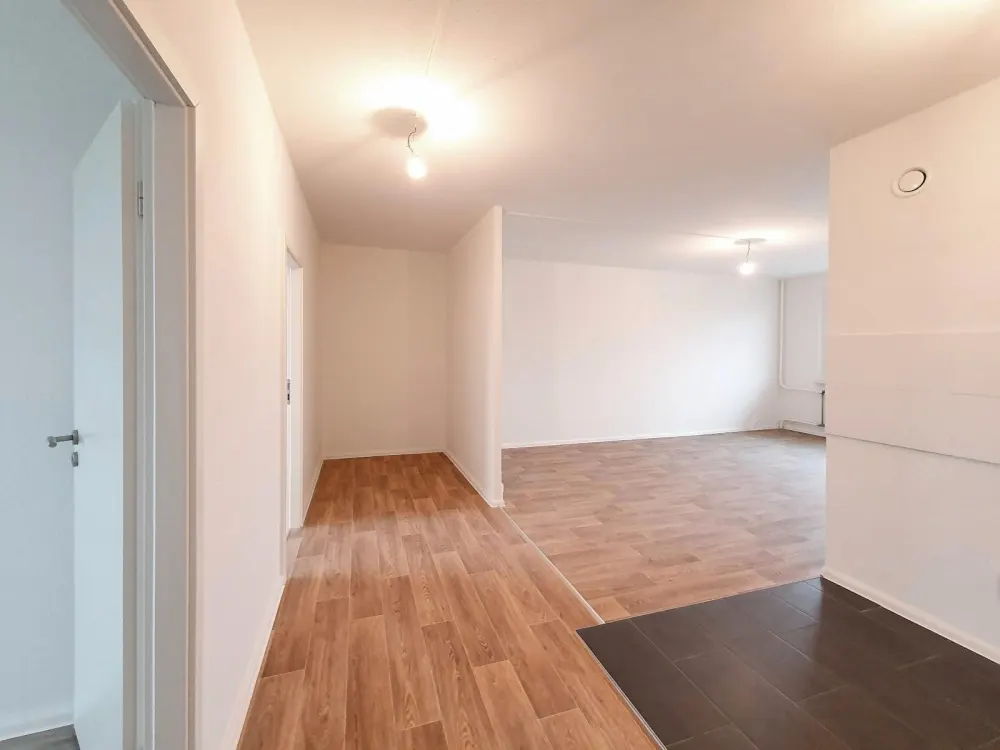 ** WOW ** - Großes Tageslichtbad und offene Küche! 3-Zimmer-Wohnung ab November!