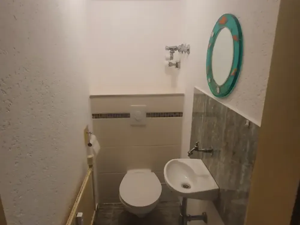 Geschmackvolle Wohnung mit drei Zimmern sowie Balkon und Einbauküche in Esslingen am Necka