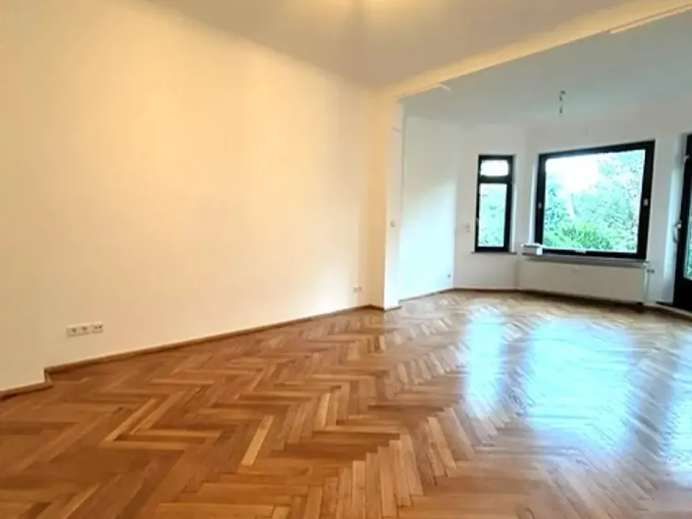 First Occupancy After Renovation and Conversion: Old Bremen Apartment in Wachmannquartier Schwachhausen