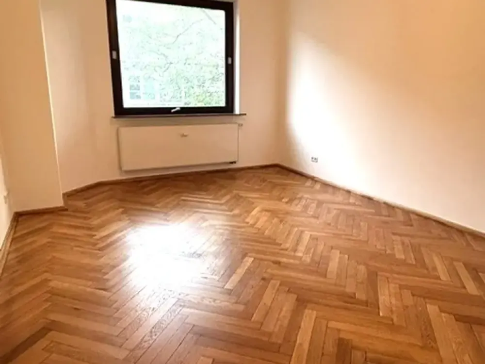 First Occupancy After Renovation and Conversion: Old Bremen Apartment in Wachmannquartier Schwachhausen