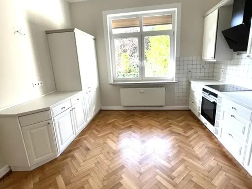 First Occupancy After Renovation and Conversion: Old Bremen Apartment in Wachmannquartier Schwachhausen