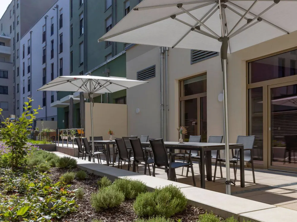 Service-Wohnen für Senioren im Luitpoldviertel: 3 Zimmer mit Terrasse