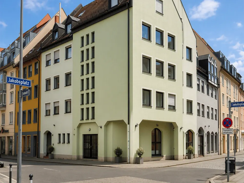 Erstbezug nach Sanierung, Altstadt St. Lorenz: 1-Zimmer-Apartment mit Balkon