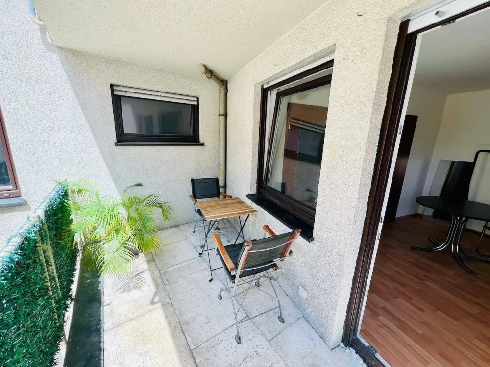 Erstbezug nach Sanierung, Altstadt St. Lorenz: 1-Zimmer-Apartment mit Balkon