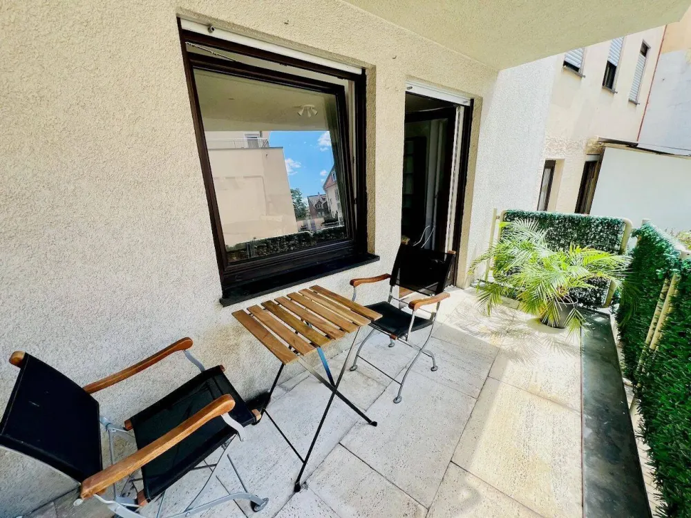Erstbezug nach Sanierung, Altstadt St. Lorenz: 1-Zimmer-Apartment mit Balkon