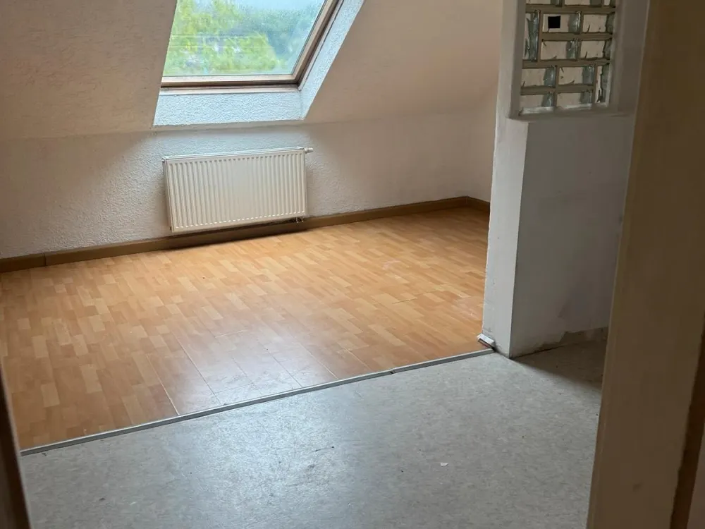 4-room attic apartment (3rd floor) for rent in Saarbrücken Burbach