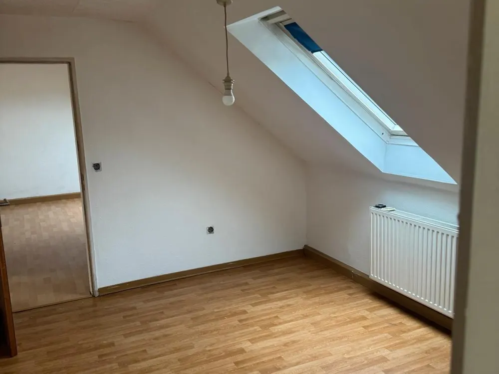 4-room attic apartment (3rd floor) for rent in Saarbrücken Burbach