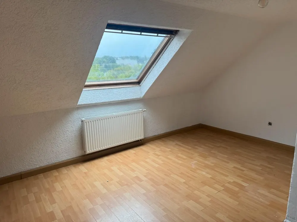 4-room attic apartment (3rd floor) for rent in Saarbrücken Burbach