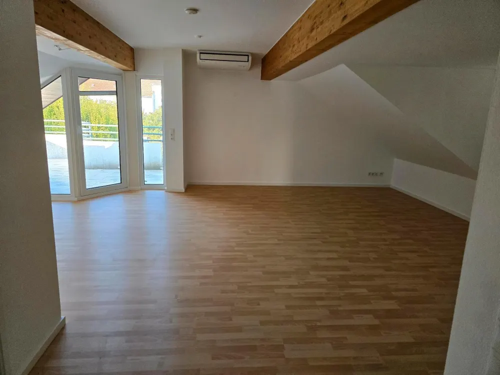 Frisch renovierte Dachgeschosswohnung