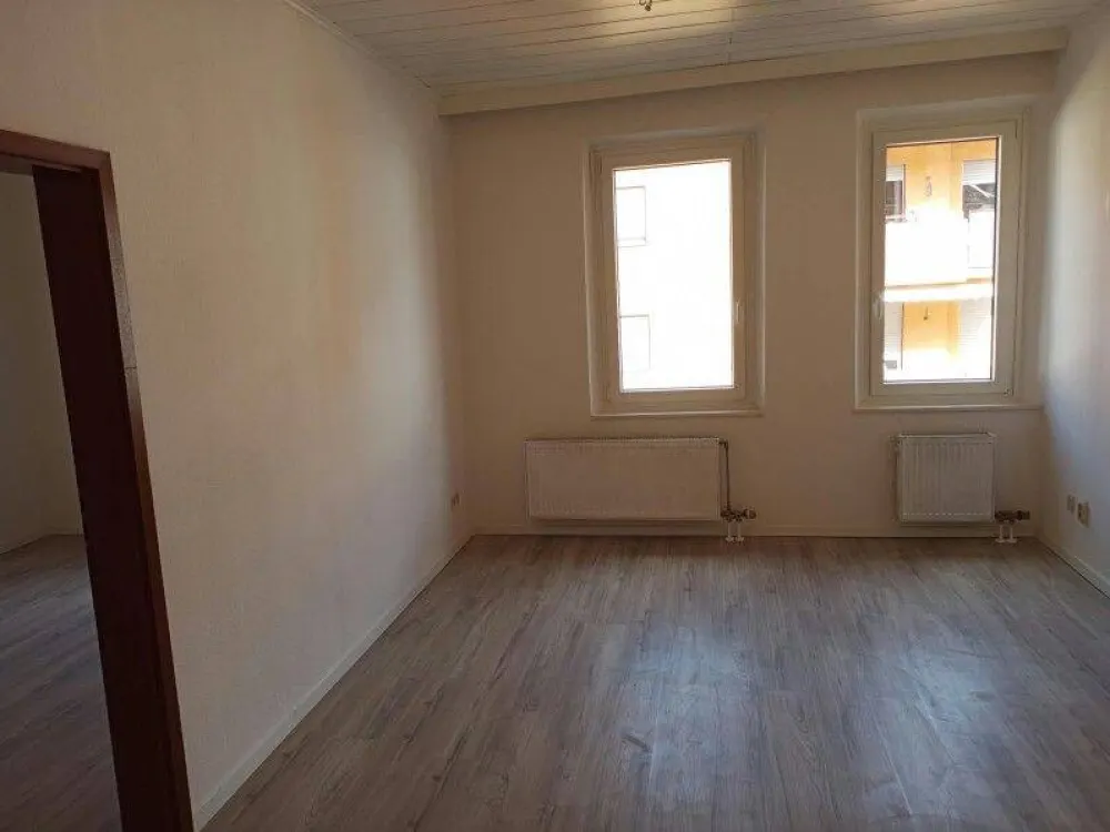 Teilrenovierte Wohnung - Werderstraße - 2. OG - Bad mit Fenster - Einbauküche möglich