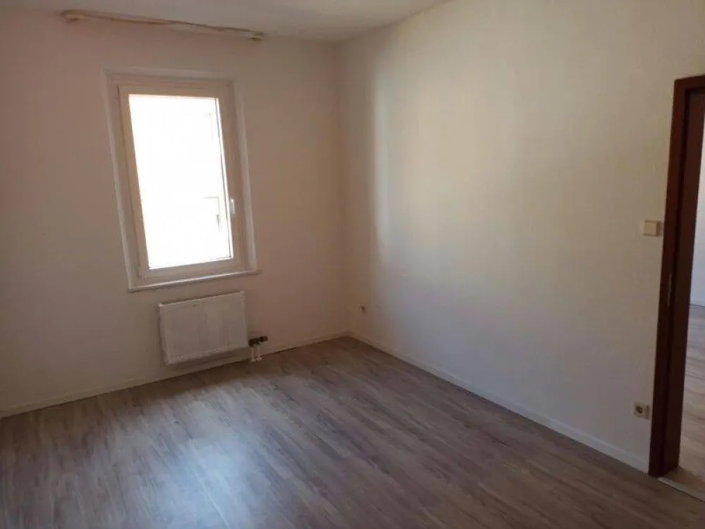 Teilrenovierte Wohnung - Werderstraße - 2. OG - Bad mit Fenster - Einbauküche möglich